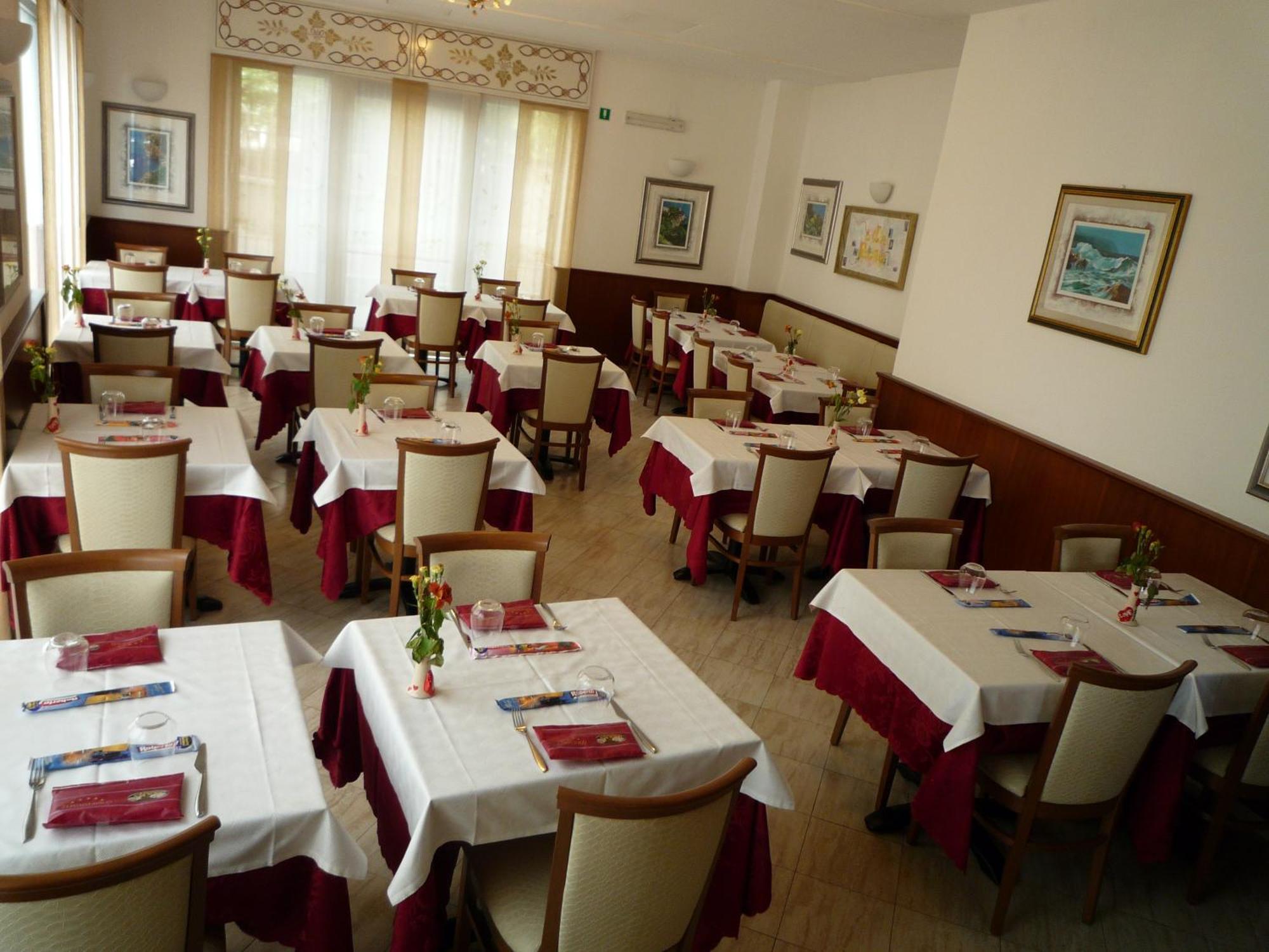 Hotel La Volpe Pescatrice Castellanza Esterno foto